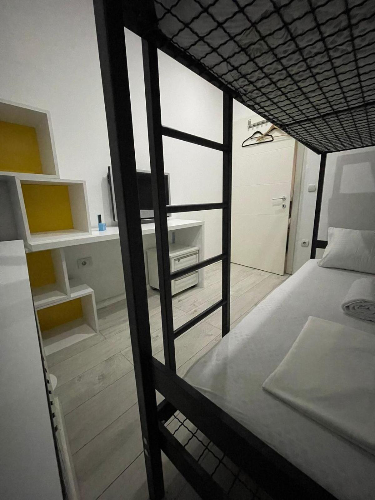Shesh Hostel Prishtinë Luaran gambar
